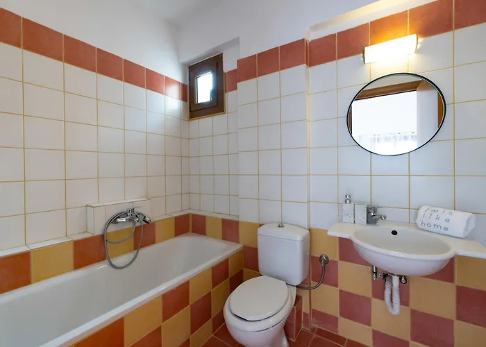 别墅 Bergamot & Myrtillo With Shared Pool,afitos #feelslikehome 阿菲托斯