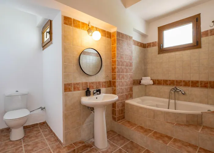 Bergamot & Myrtillo With Shared Pool,afitos #feelslikehome 阿菲托斯