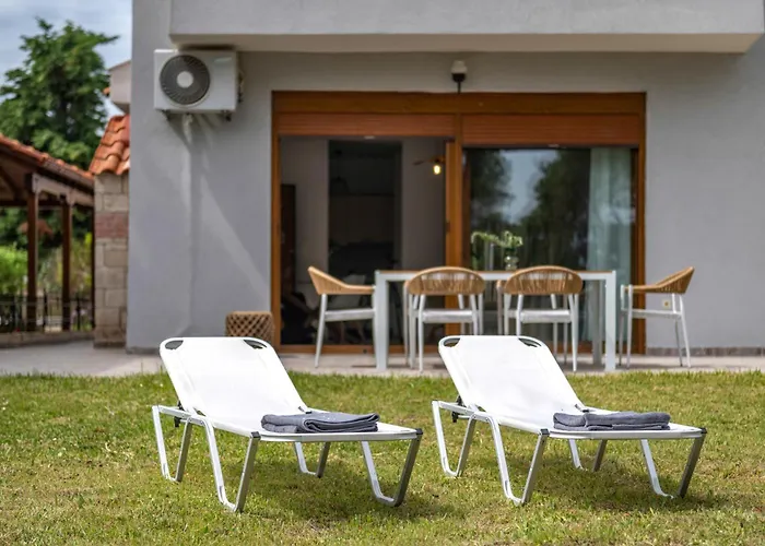 Bergamot & Myrtillo With Shared Pool,afitos #feelslikehome