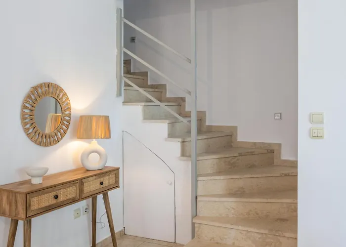 别墅 Bergamot & Myrtillo With Shared Pool,afitos #feelslikehome