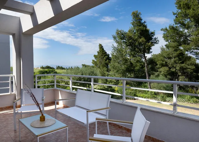 别墅 Bergamot & Myrtillo With Shared Pool,afitos #feelslikehome 阿菲托斯