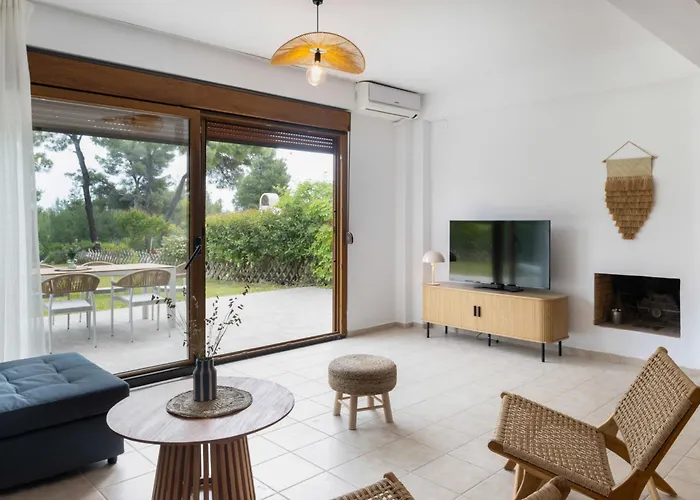 Bergamot & Myrtillo With Shared Pool,afitos #feelslikehome 阿菲托斯