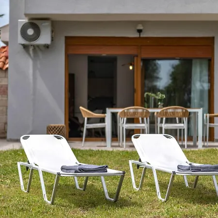 Bergamot & Myrtillo With Shared Pool,afitos #feelslikehome